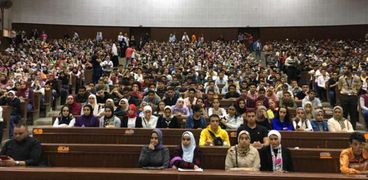 طلاب جامعة الإسكندرية خلال مبادرة قضايا المناخ
