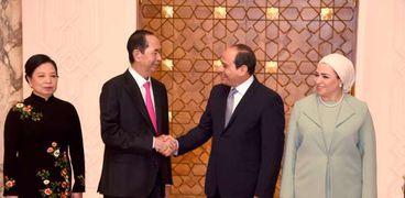 الرئيس السيسي والسيدة قرينته خلال استقبال الرئيس الفيتنامي وزوجته اليوم