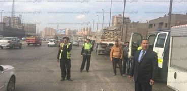 اللواء عصمت الأشقر مساعد وزير الداخلية ومدير الإدارة العامة للمرور أثناء الحملة الأمنية