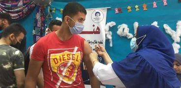 استمرار تطعيم المواطنين ضد فيروس «كورونا»