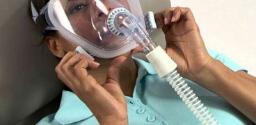 جهاز أكسجين لشخص يعاني من ضيق التنفس- صورة أرشيفية
