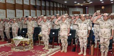 وزير الدفاع يلتقي عددا من مقاتلي المنطقة الغربية العسكرية (فيديو)