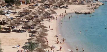 سياح أجانب خلال تواجدهم بشرم الشيخ الشهر الماضى