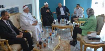 وزيري الأوقاف والشباب والرياضة يصلان إلي محافظة الوادي الجديد