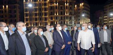 رئيس الوزراء يتفقد العمال الإنشائية في ميدان التحرير