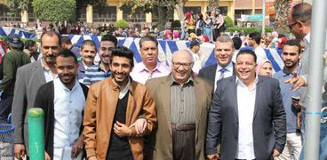 قيادات جامعة عين شمس أثناء تفقد المهرجان الرياضي