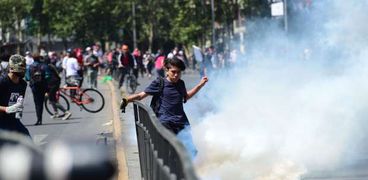 تجدد المواجهات العنيفة خلال مظاهرات وسط العاصمة التشيلية "سنتياجو"