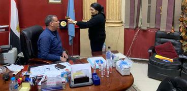 الحرية المصري بالغربية يوزع أجهزة قياس الحرارة ومطهرات على الأحياء