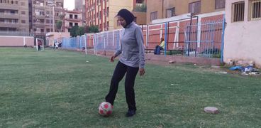 كابتن شيماء أول فتاة مدربة لكرة القدم في الأقصر