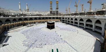 أول صلاة جمعة في المسجد الحرام دون تباعد: اللهم ارزقنا زيارة بيتك«صور»