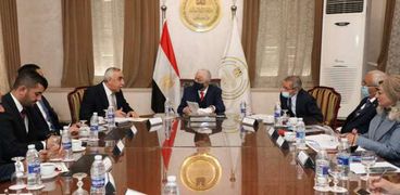 لقاء السفير العراقي مع وزير التربية والتعليم