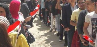 شباب شمال سيناء في طابور المشاركة بالانتخابات