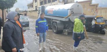 تصريف مياه الأمطار بعد طقس الإسكندرية الغزيرة اليوم