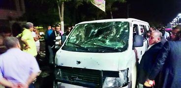 سيارة الشرطة التى استهدفها الإرهابيون فى حلوان «صورة أرشيفية»