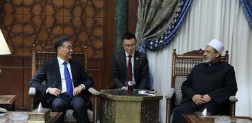 شيخ الأزهر مع رئيس المجلس الاستشاري الصيني