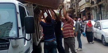 حي الجمرك بالإسكندرية يشن حملة لإزالة التعديات والاشغالات