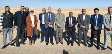 اللواء دكتور محمد عبد الفضيل شوشة محافظ شمال سيناء مع وفد من المؤتمر