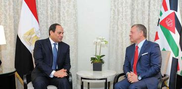 الرئيس عبدالفتاح السيسي وملك الأردن في لقاء سابق