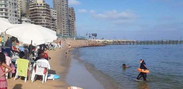 شواطئ الإسكندرية مع تحسن الطقس- أرشيفية