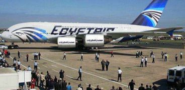 من مطار القاهرة