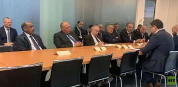 وزراء الخارجية العرب خلال لقائهم مع وزير الخارجية الأوكراني في وارسو