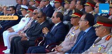 الرئيس وكبار رجال الدولة أثناء احتفالية تخريج دفعات الكليات العسكرية