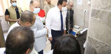 وزير الصحة خلال افتتاح قسم طب المسنين بمستشفى الإيمان بعد تجديده