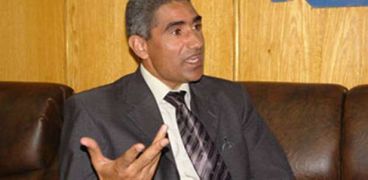 عباس منصور رئيس جامعة جنوب الوادي
