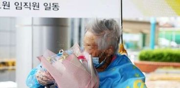 شفاء معمرة كورية جنوبية من كورونا بعد 67 يوما من الصراع مع المرض