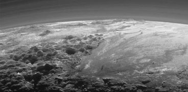 الضباب يغطي كوكب بلوتو