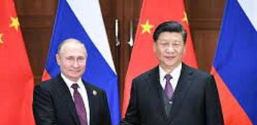الرئيس الروسي، فلاديمير بوتين، مع نظيره الصيني شي جين بينج