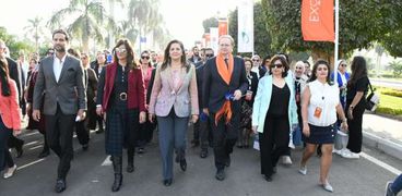 وزيرة التخطيط تتقدم مسيرة المرأة المصرية على هامش أول قمة نسائية دولية بقصر القبة