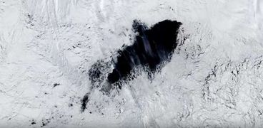 ثقب غامض يثير حيرة العلماء في القطب الجنوبي