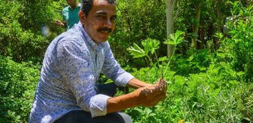 نبيل محروس، مدير مركز الوعي البيئي، يشرح فوائد النباتات الطبية والعطرية