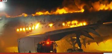 اشتعال النيران في طائرة بمطار هانيدا بطوكيو