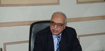 الدكتور عباس الشناوي