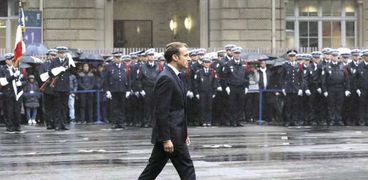الرئيس الفرنسى إيمانويل ماكرون أثناء حفل تأبين ضحايا الشرطة «أ.ف.ب»
