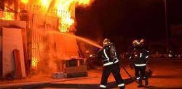 السيطرة على حريق هائل في مخزن كرتون بالفيوم