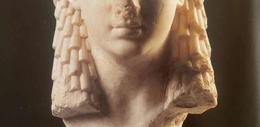 تمثال الملكة كليوباترا السابعة