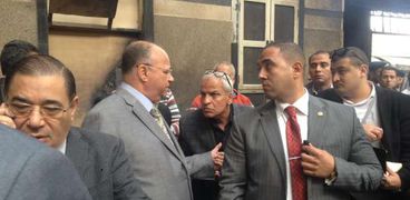 عبد العال خلال تفقدة لمحطة مصر بعد الحادث