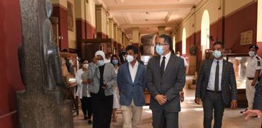 «العناني» يصطحب وزير السياحة السعودي في جولة داخل المتحف المصري