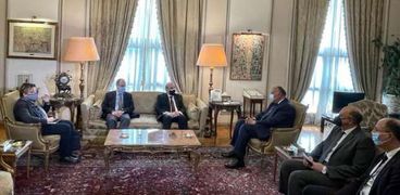  وزير الخارجية يستقبل نظيره اللبناني