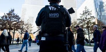 بالصور| شرطة نيويورك تعزز التواجد الأمني بالمدينة عقب هجمات باريس