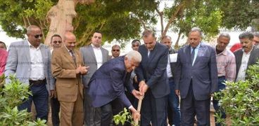 إطلاق مبادرة لزراعة 1000 شتلة شجرة مثمرة بالمدارس وبمدينة أسيوط الجديدة