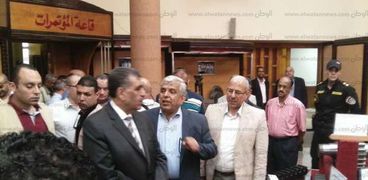  بالصور| وزير قطاع الأعمال يزور مجمع الألومنيوم في نجع حمادي