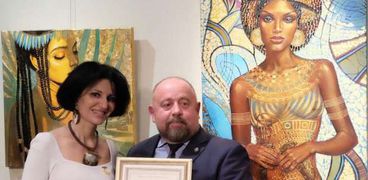 الفنانة هالة عبدالفتاح تتسلم ميدالية ذهبية من روسيا