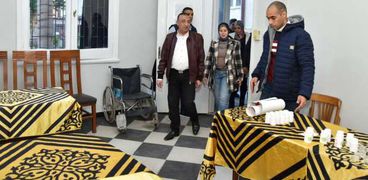 محافظ الإسكندرية يتفقد مقار اللجان الانتخابية