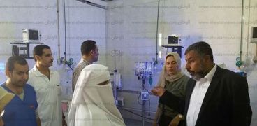 صور| مدير الرعاية بالشرقية يتفقد مستشفى ههيا المركزي