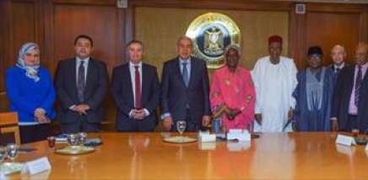 جانب من اجتماع وزير التجارة والصناعة مع الوفد النيجيري