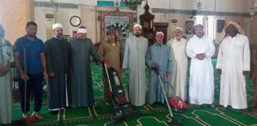 خلال نظافة وتجهيز المساجد الكبير بمدينة مرسى مطروح